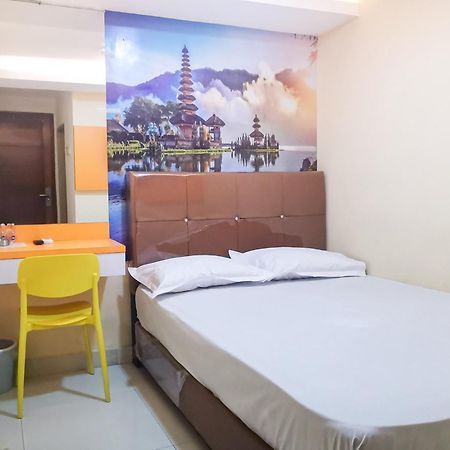 Tng Hotel Redpartner Jakarta Luaran gambar